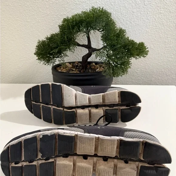 On cloud 5 Men's Black and White Athletic Shoes - Picture 9 of 10